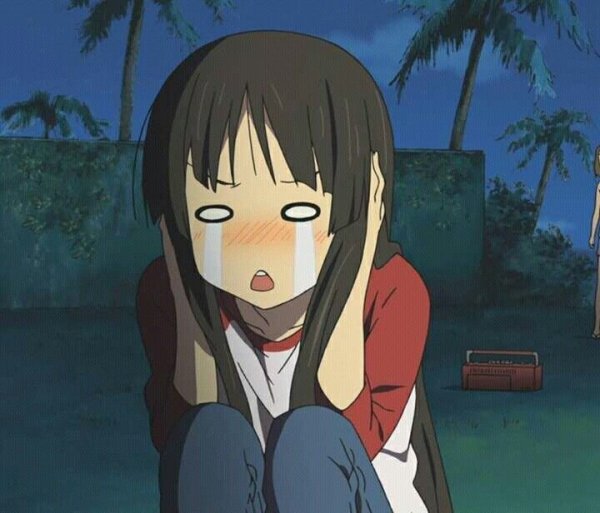 Мио Акияма плачет