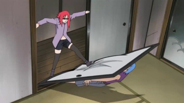 Аниме девушка открывает дверь