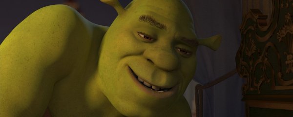 Шрек улыбается