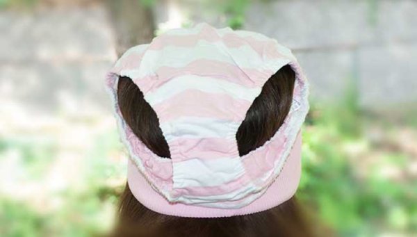 Девушка с трусами на голове