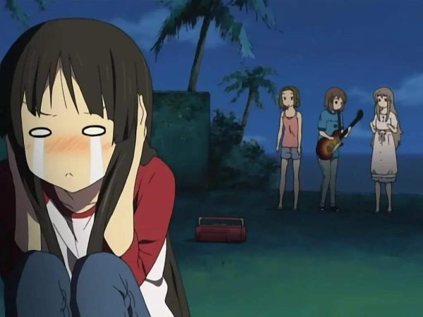 Мио Акияма плачет