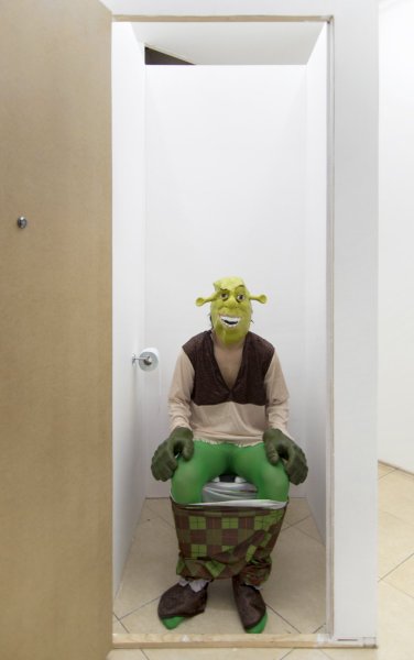 Шрек на унитазе