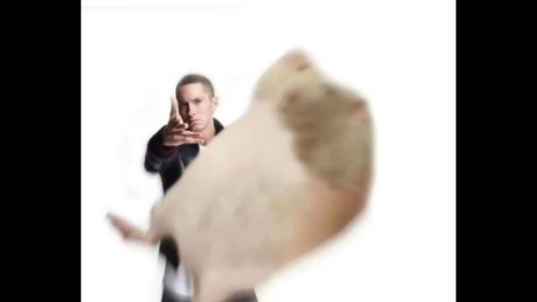 Бросает хомяка Мем