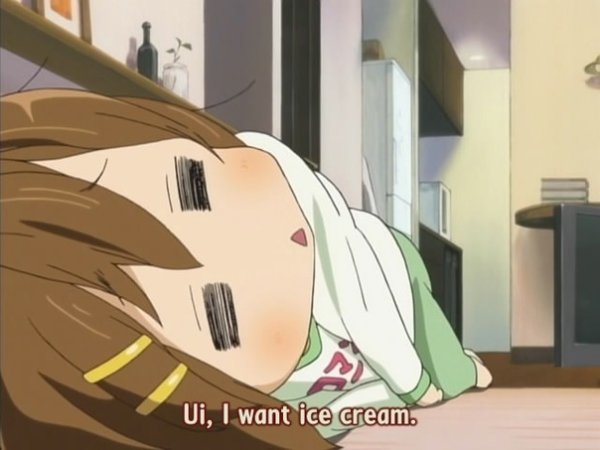 Юи Хирасава спит