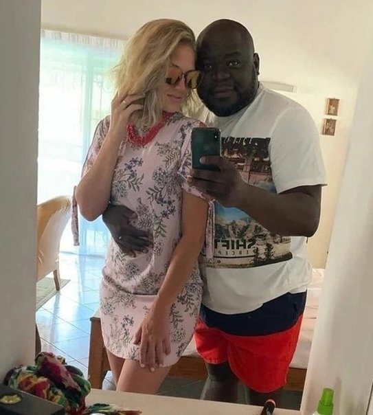 Девушка вышла замуж за африканца