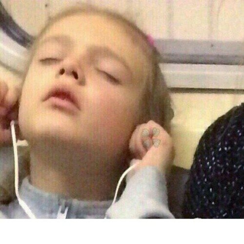 Девочка в наушниках Мем