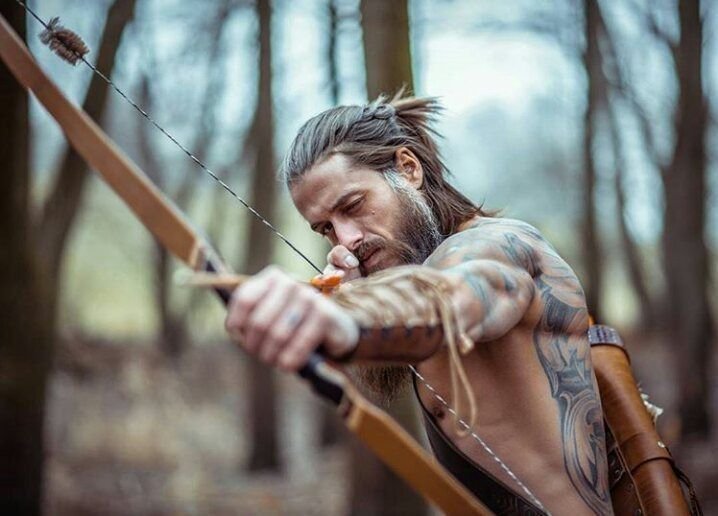 Мужчина лучник