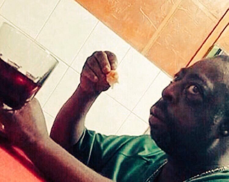 Удивлённый негр