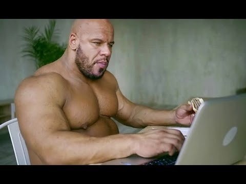 Качок с ноутбуком