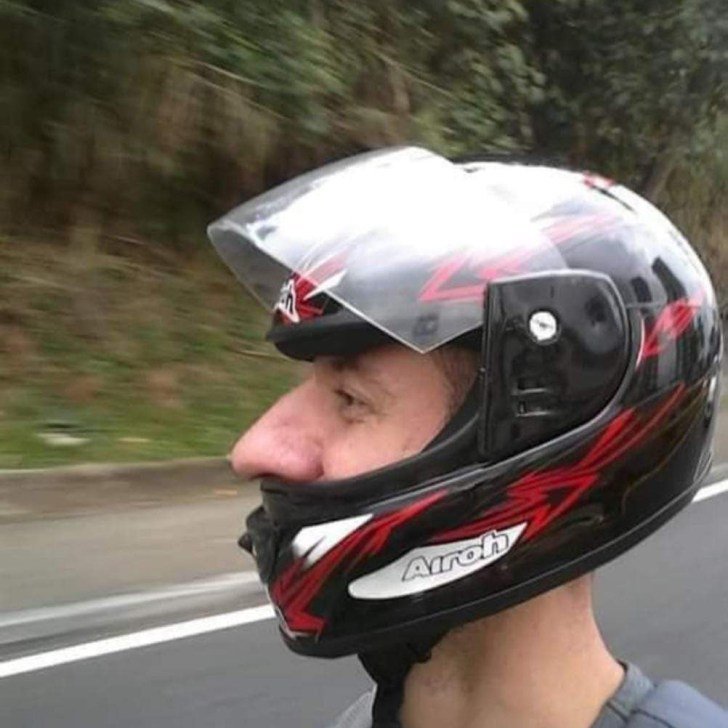 Человек в шлеме