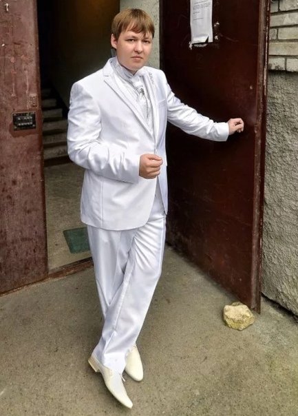 Белый деревенский костюм