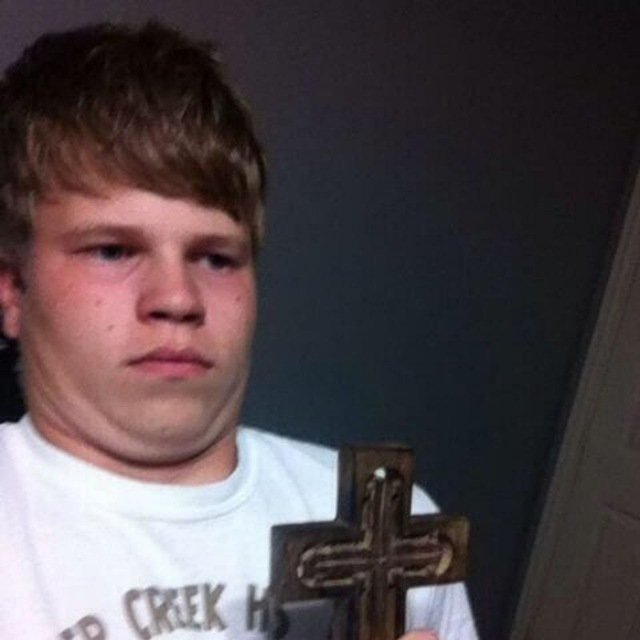 Чувак с крестом