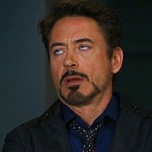 Роберт Дауни закатывает глаза