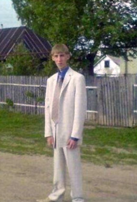 Деревенский мужик в пиджаке