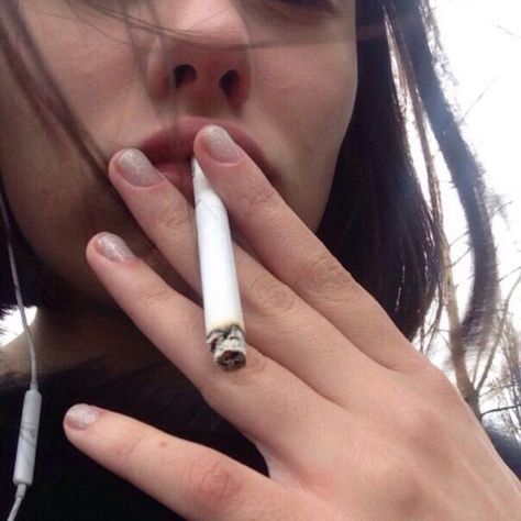 Эстетика курящих девушек