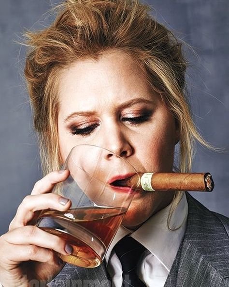 Женщина с сигарой