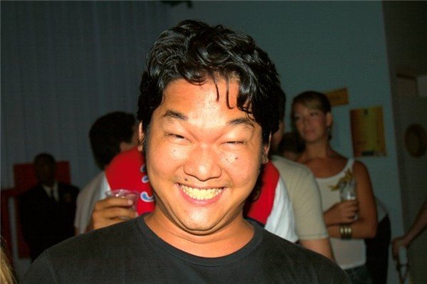 Китаец с узкими глазами