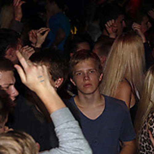 Человек на вечеринке один