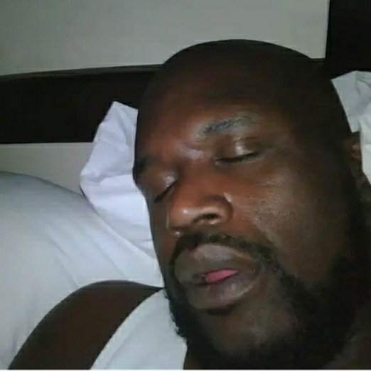 Спящий темнокожий