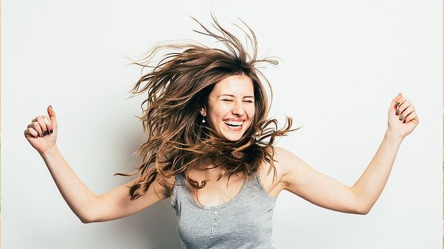 Радостная девушка