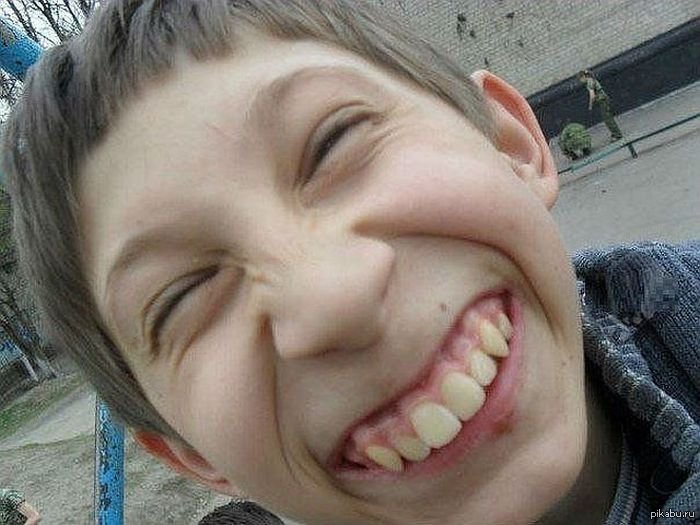 Беззубая девушка
