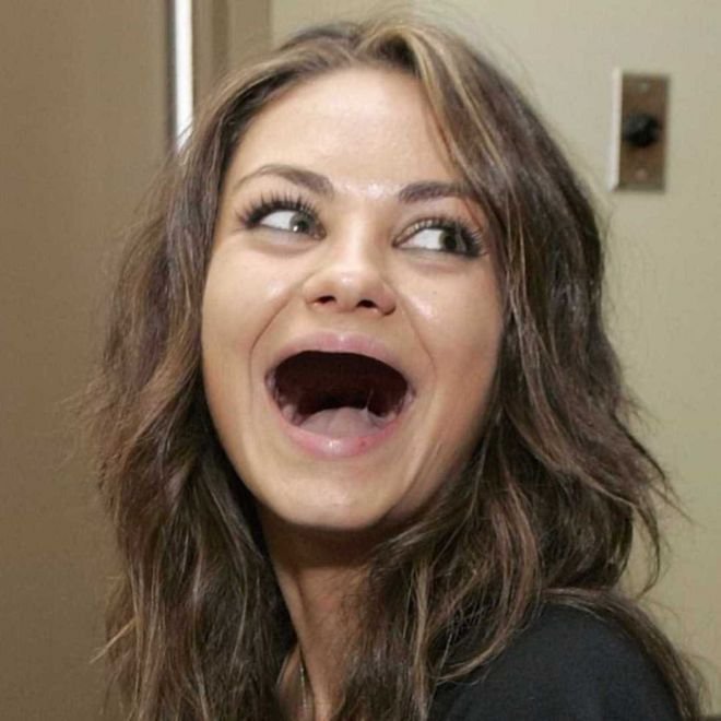 Мила Кунис смеется