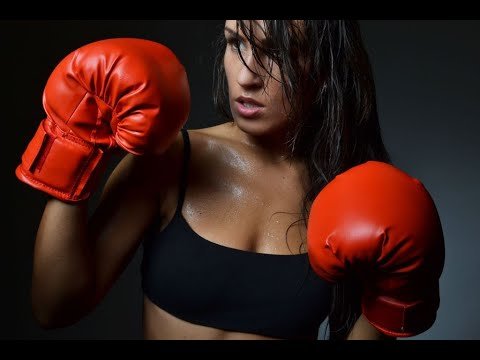 Девушка боксер