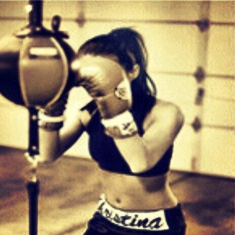 Девушка боксер