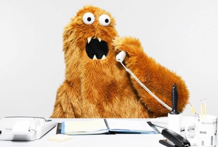 Монстрик с телефоном