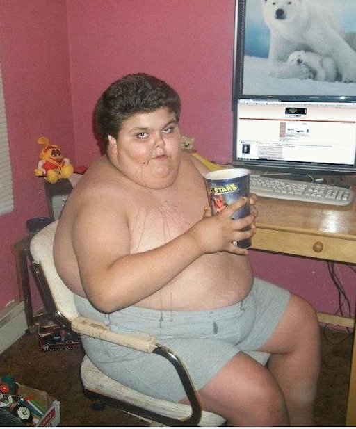 Толстый мужик за компом