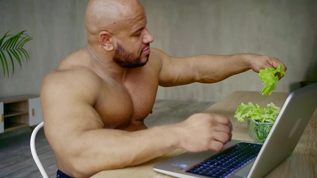 Качок есть за компьютером