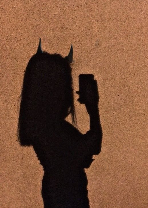 Тень девушки