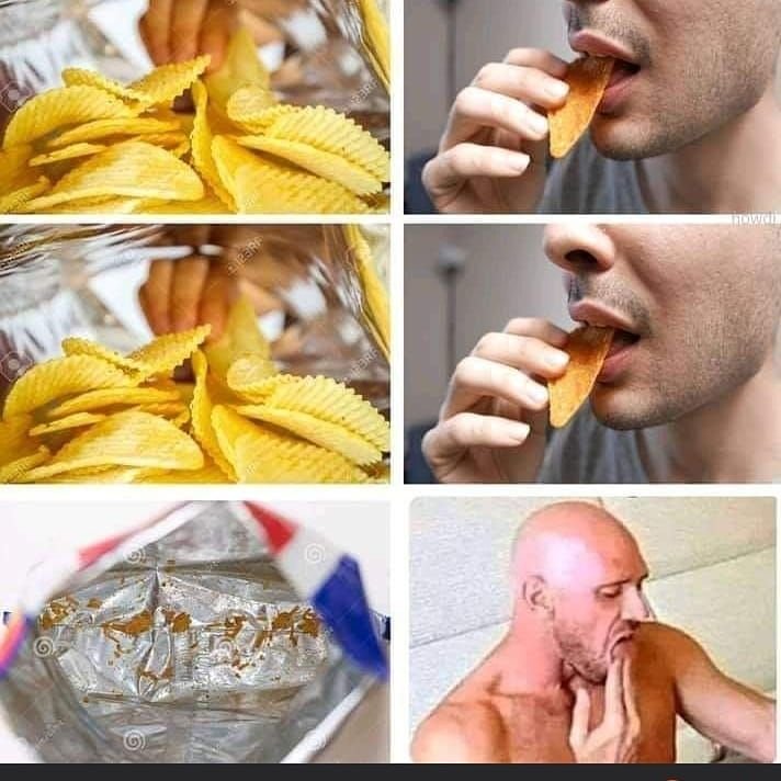 Мужик ест чипсы