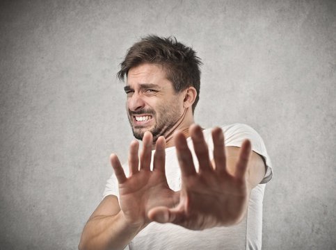 Недовольный мужчина