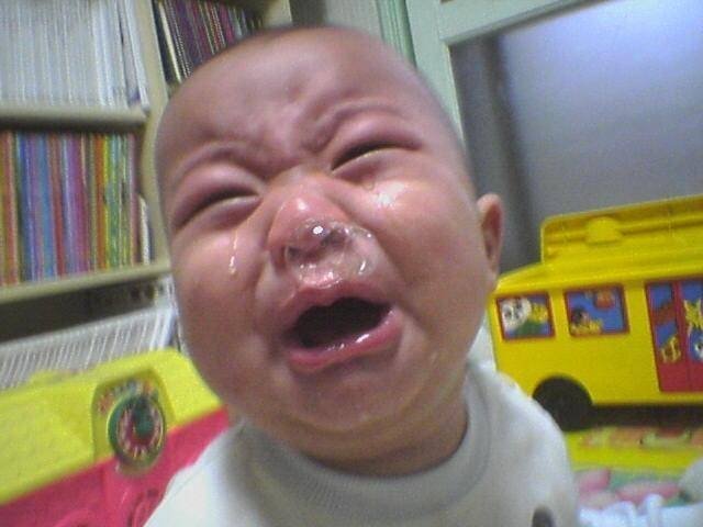 Сопливый Плачущий ребенок