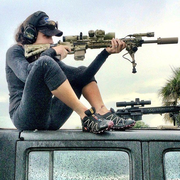 Девушка с винтовкой