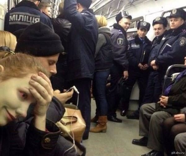 Менты в метро накуренный