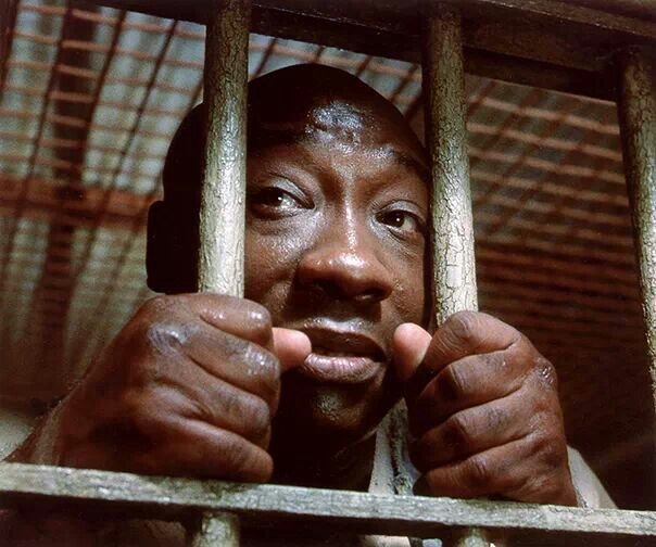 Негритянка за решеткой