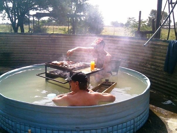 Шашлык у бассейна
