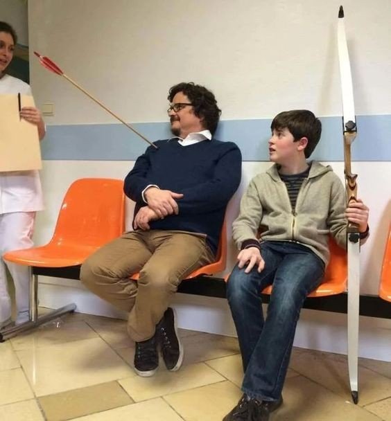 Мужик со стрелой в плече