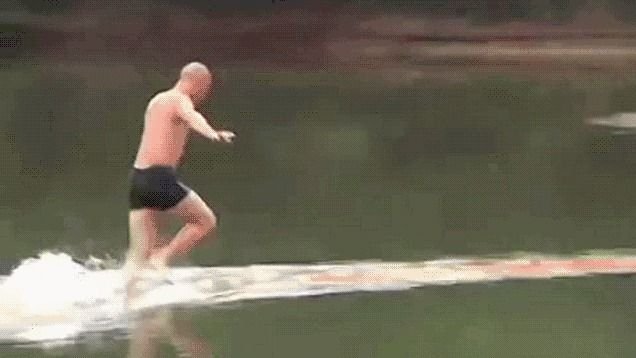 Смешно бежит