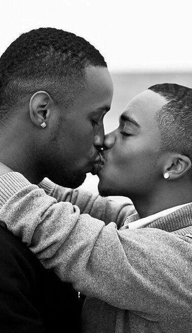 Поцелуй негра и белой