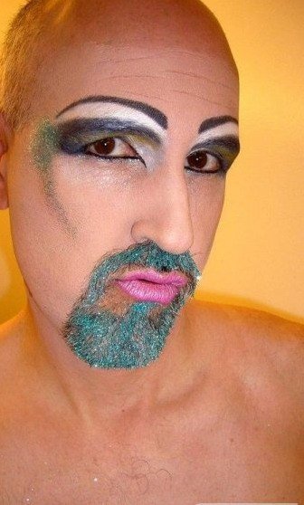 Парни с макияжем