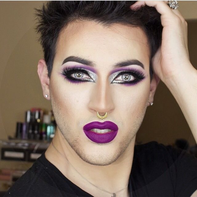 Парни с макияжем