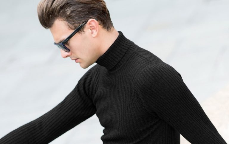 Черная водолазка