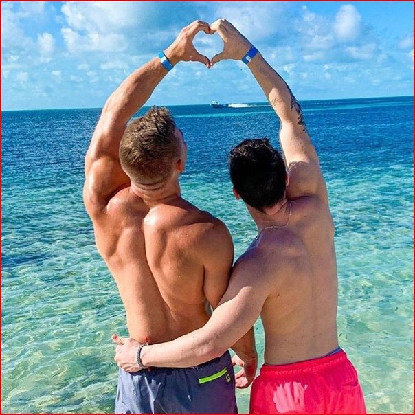 С парнем на пляже