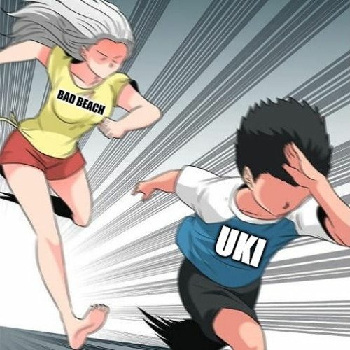 Парень бежит за девушкой