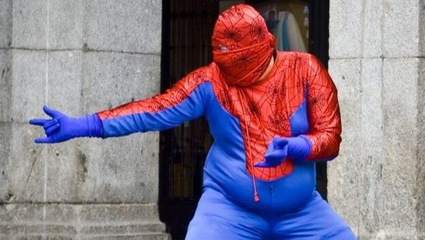 Человек паук косплей жирный