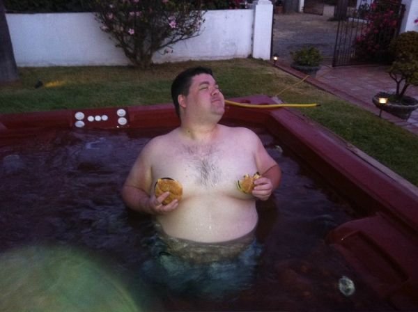 Жирный мужик в джакузи