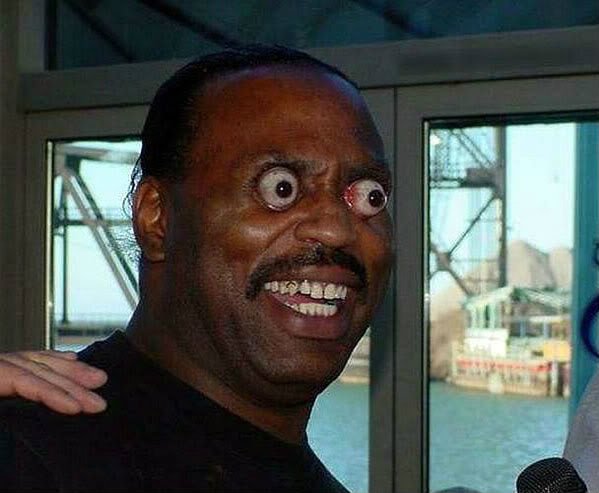 Довольный негр